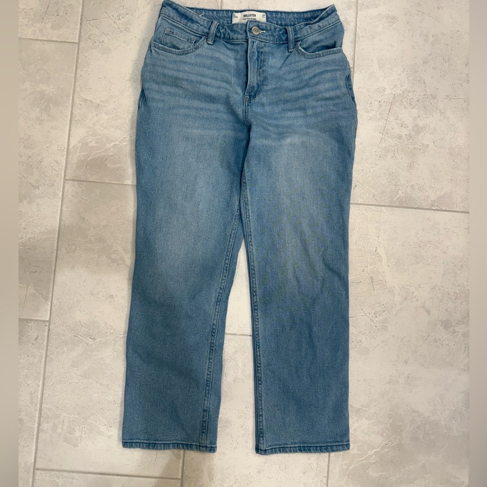 Hollister High-Rise Medium Wash Straight Jean